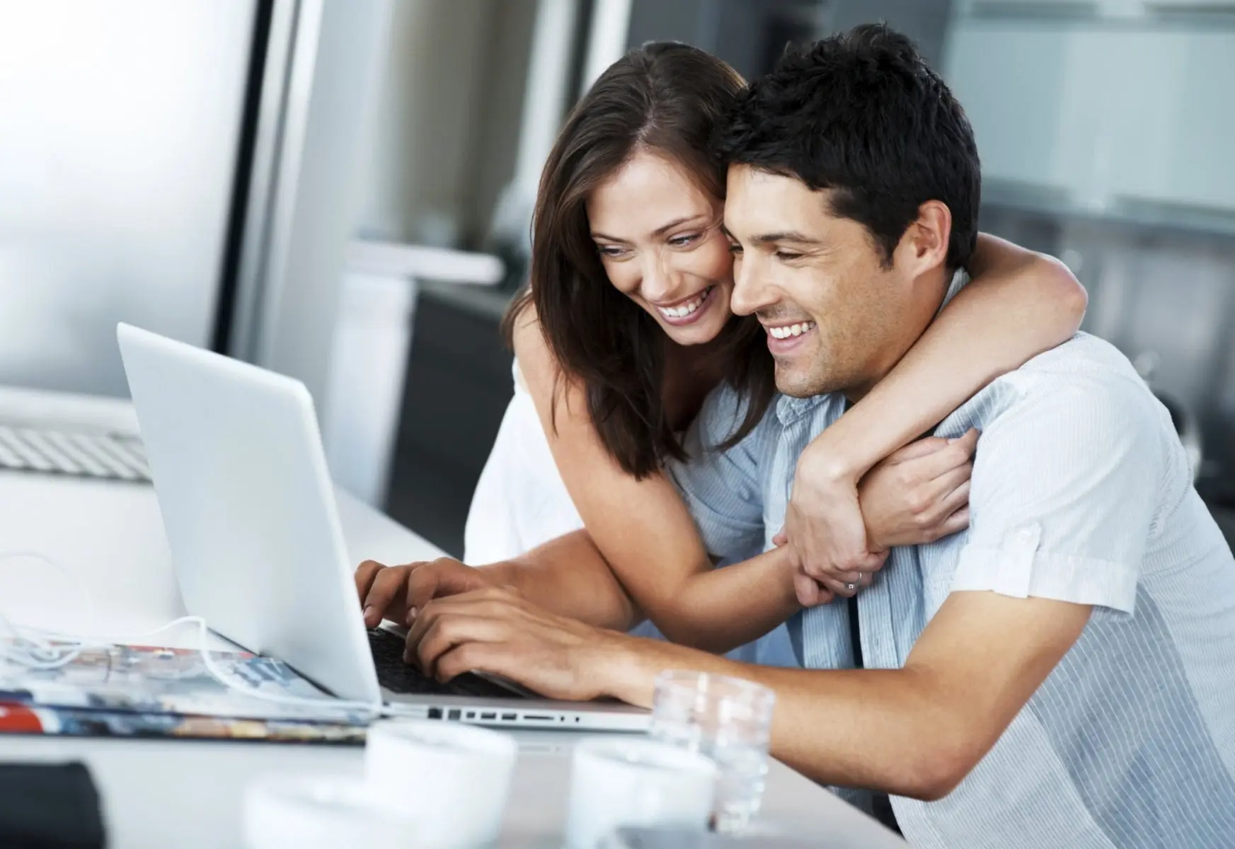 Redes sociales mejoran las relaciones de pareja