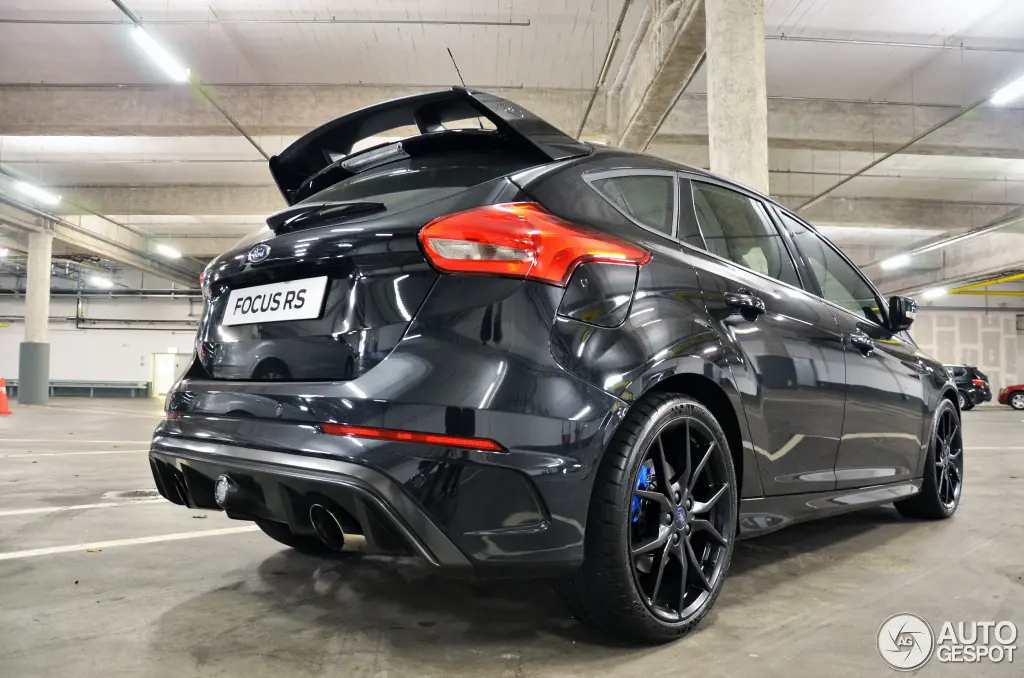 comparativa: Ford Focus RS vs Vw Golf R: cual es mejor?