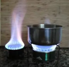 Hornillo casero con latas de cola