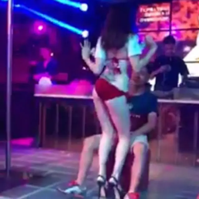 Un baile erótico con un final impactante
