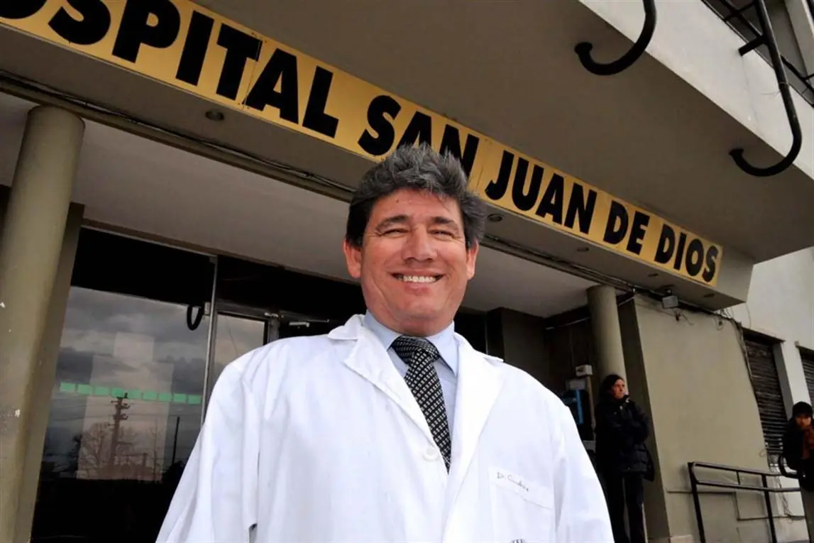 De cartonero a cirujano, llegó a su operación número 5000