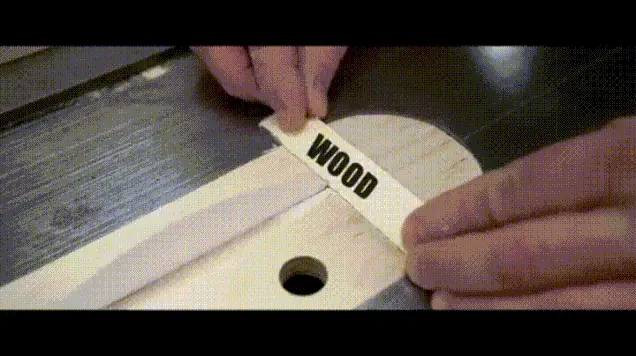 Cortar madera con papel