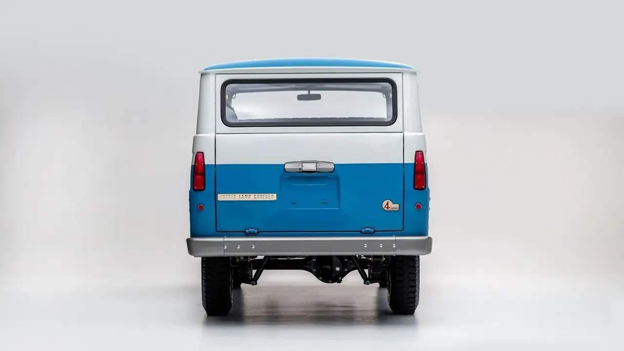 mira esta Toyota Land Cruiser del 67 restaurada