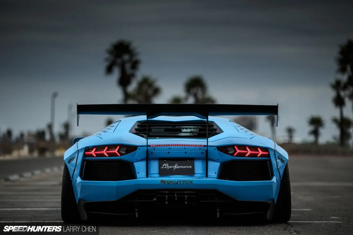 mira este Lamborghini Aventador modificado por Liberty Walk