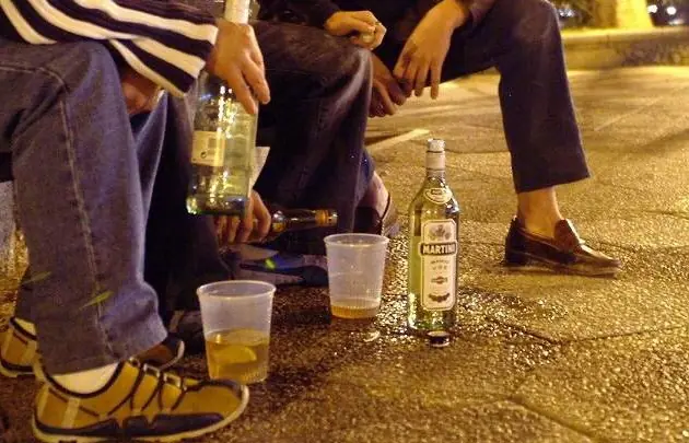 Se emborrachó y sus propios amigos lo abusaron en Salta