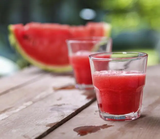 4 bebidas que te ayudarán a disminuir el ABDOMEN...