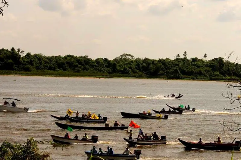 Vzla:Se movilizan hasta en Canoa para el Revocatorio