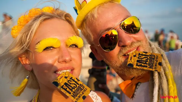 Kazantip Fiesta Ukraniana que dura un mes y termina en Orgía