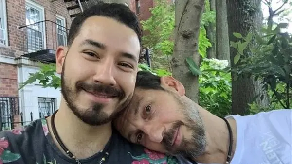 Tortonese dejó todo por su novio