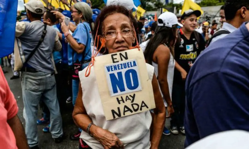 Quiénes son los "bachaqueros" que Maduro culpa de la escasez