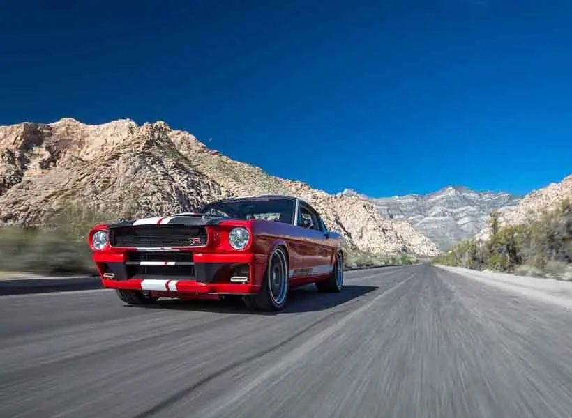 Ford Mustang Fastback del 65 modificado por Ringbrothers