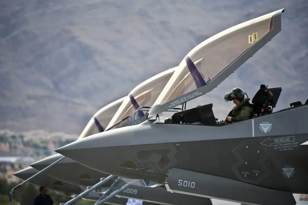 Avion de combate