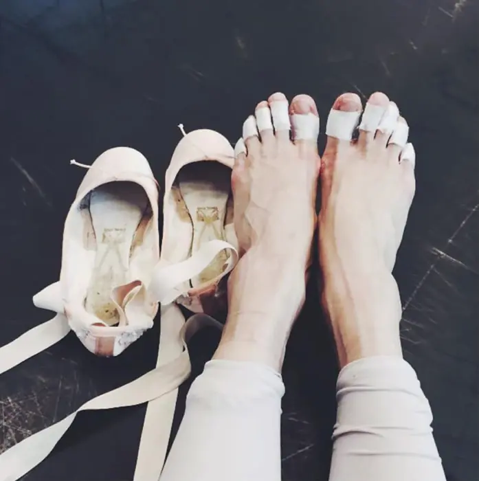 Razones por que las bailarinas hacen el arte más peligroso