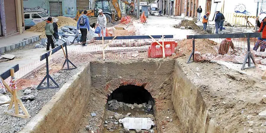 Arqueologia y huesos bajo suelo de Valparaiso