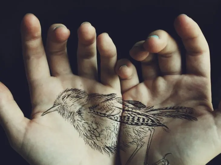 15 Asombrosos tatuajes en las manos que querrás tener 15 Asombrosos tatuajes en las manos que querrás tener