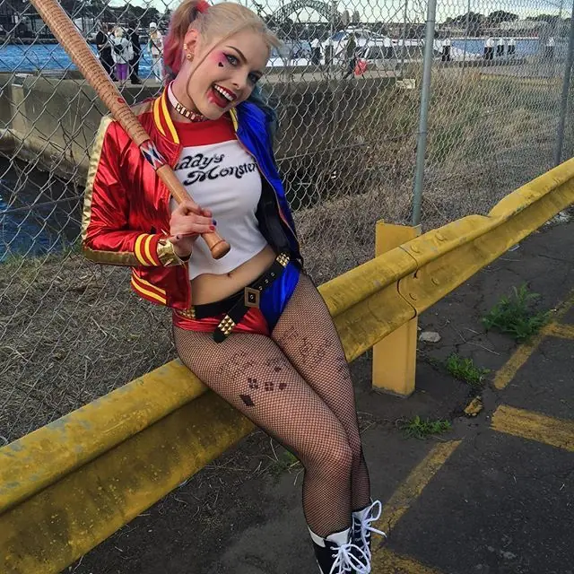 Tiene 22 años y es la única réplica exacta de Margot Robbie.
