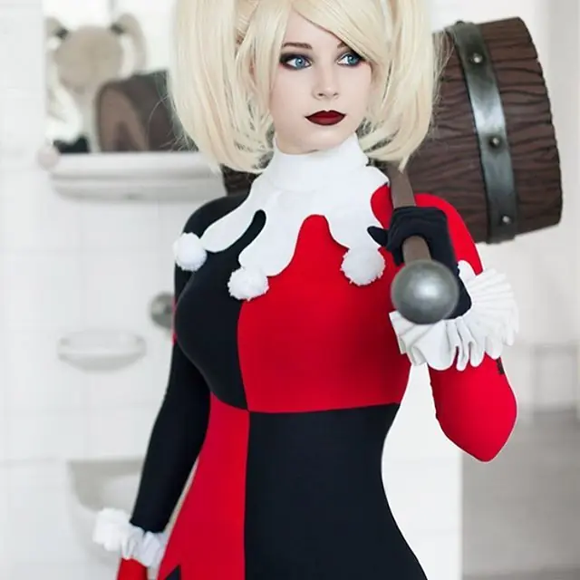 Tiene 22 años y es la única réplica exacta de Margot Robbie.