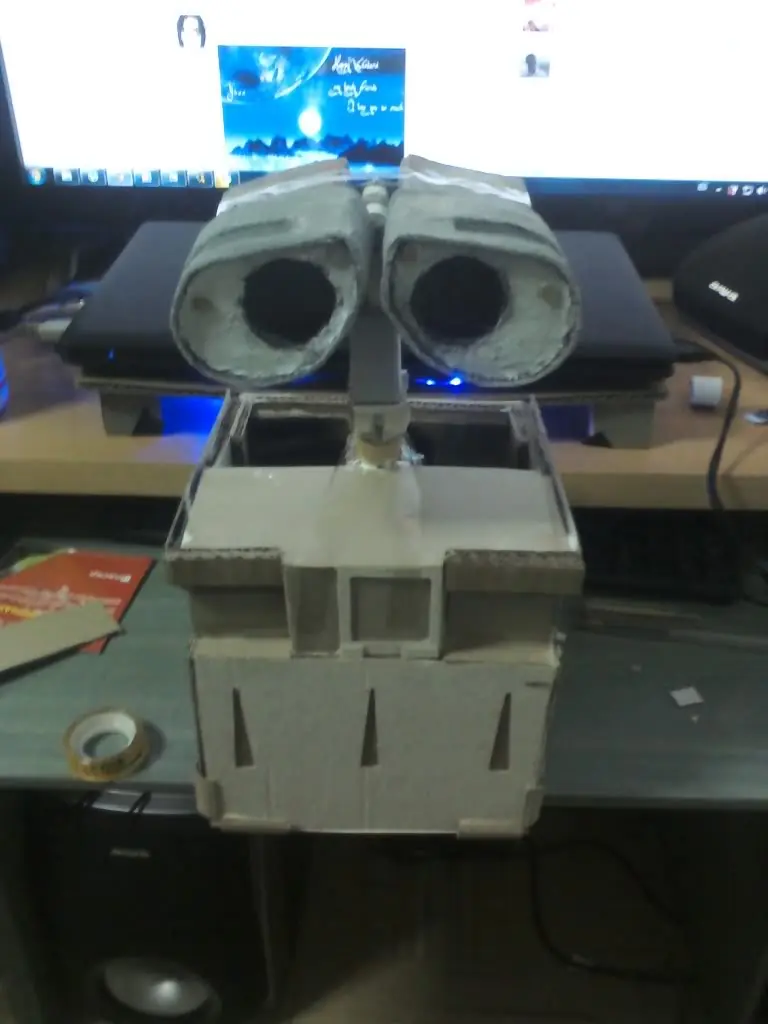 Wall-E hecho de cartón (Terminado)