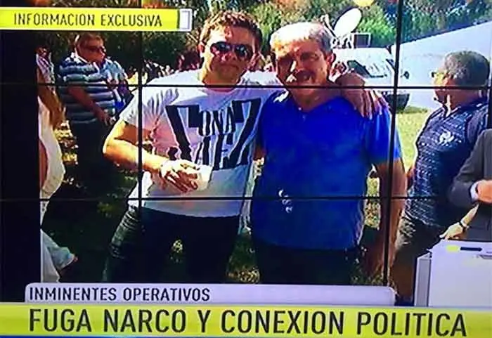 La morsa Fernandez abrazado con los narcos