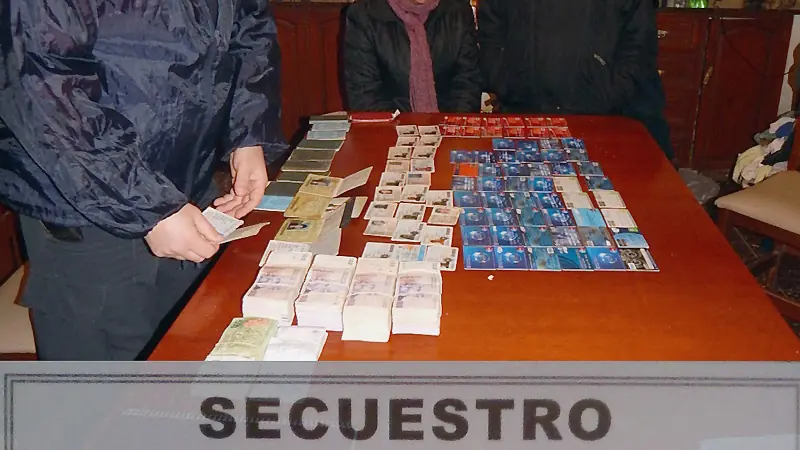 Tenía decenas de DNI, tarjetas y sus claves para cobrar Plan