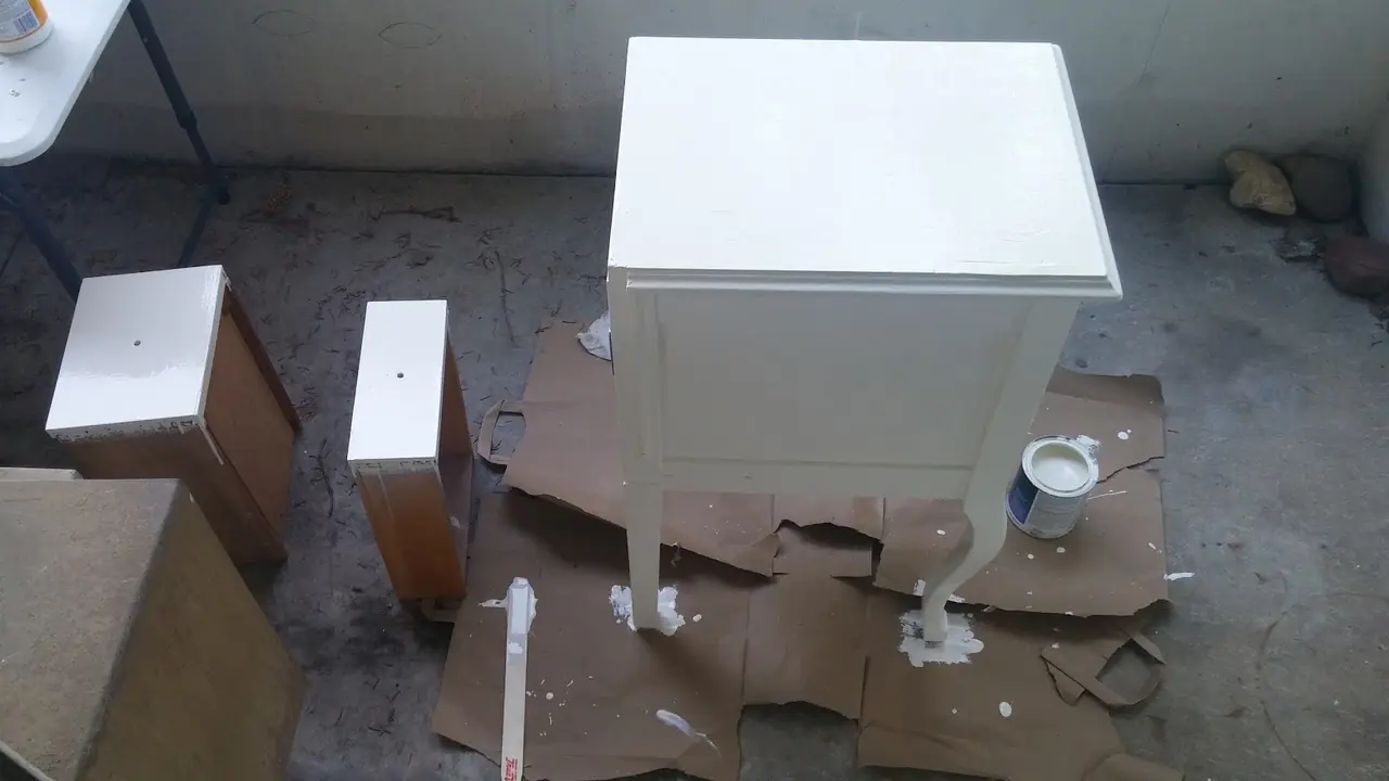 Mesa de luz con cargadores retráctiles..paso a paso