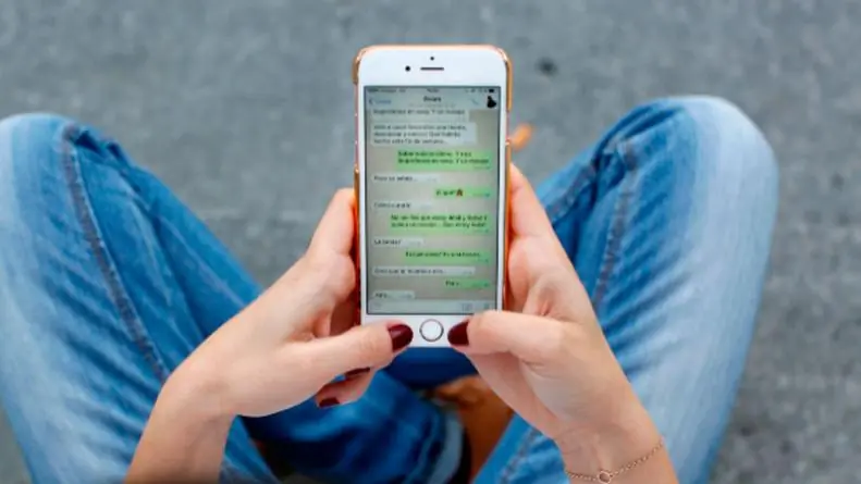 WhatsApp permite mencionar a los amigos en los grupos