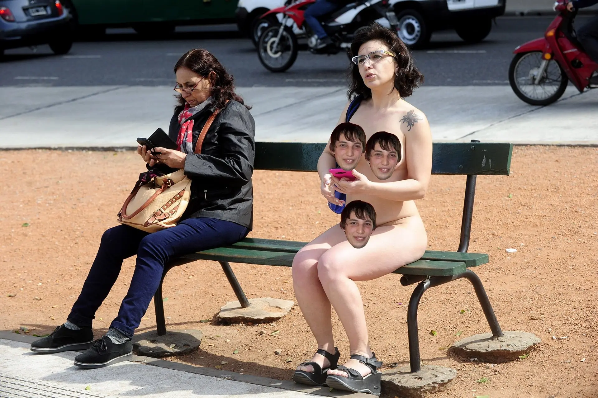 Feministas se desnudaron frente al Congreso