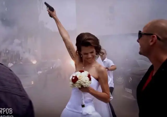 La boda de un Hooligan:tiros,bengalas,birras