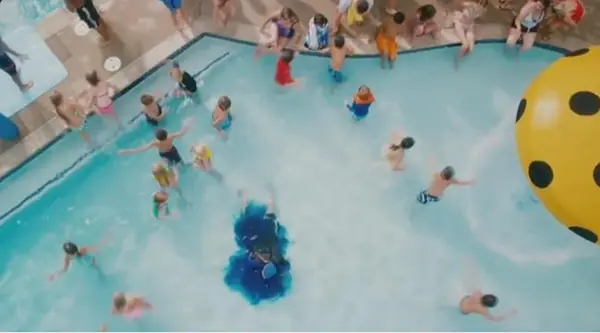 Pis en la piscina, es maleducado ¡y PELIGROSO para tu salud!