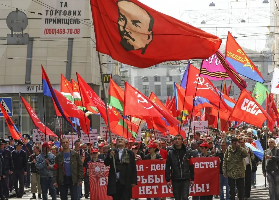 Ucrania Prohíbe los Partidos Comunistas en el País
