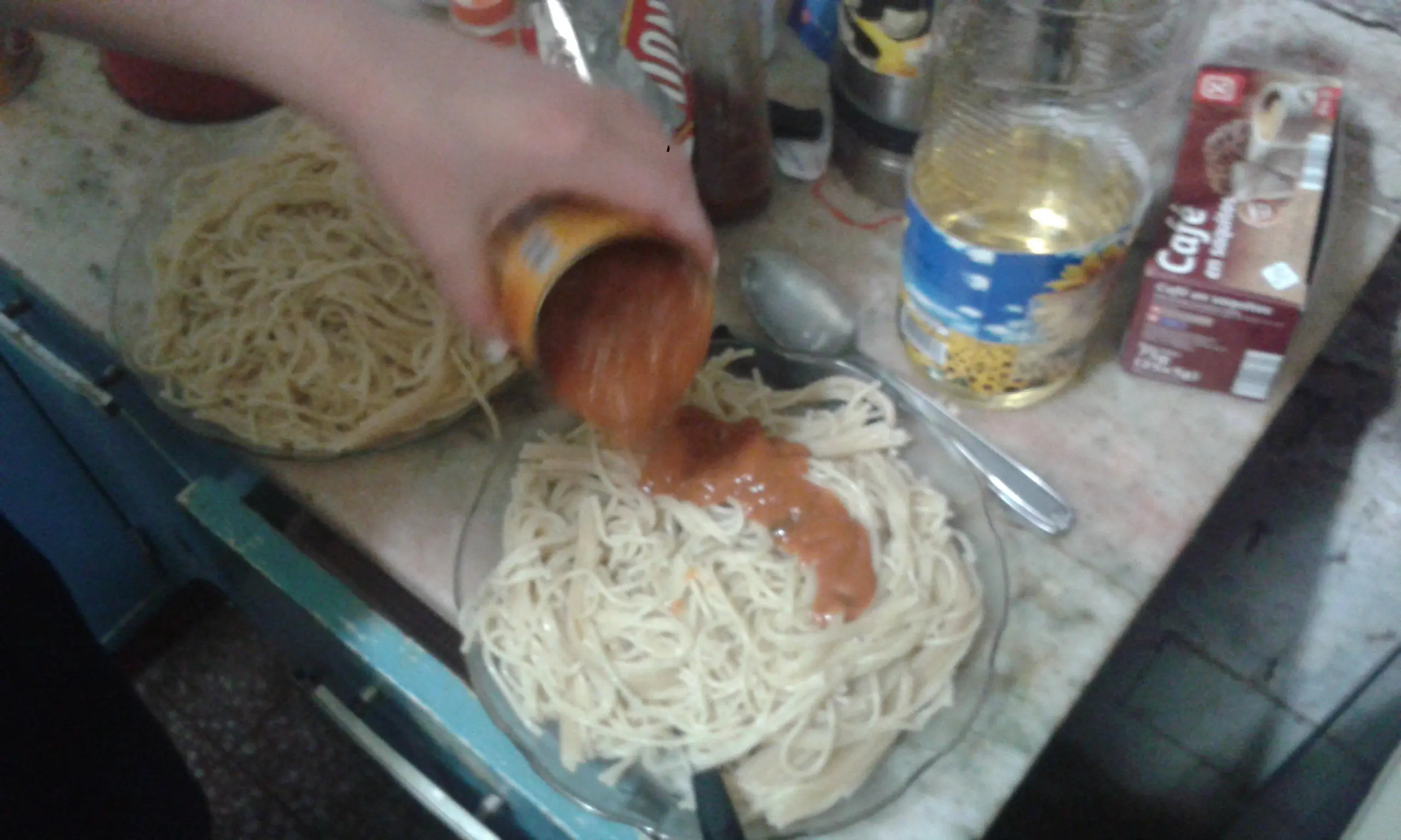 Cocinando con Robertina, hoy: Fideos con salsa