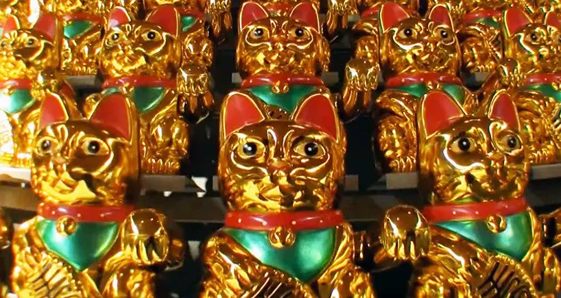 Gato chino de la suerte: historia y curiosidades