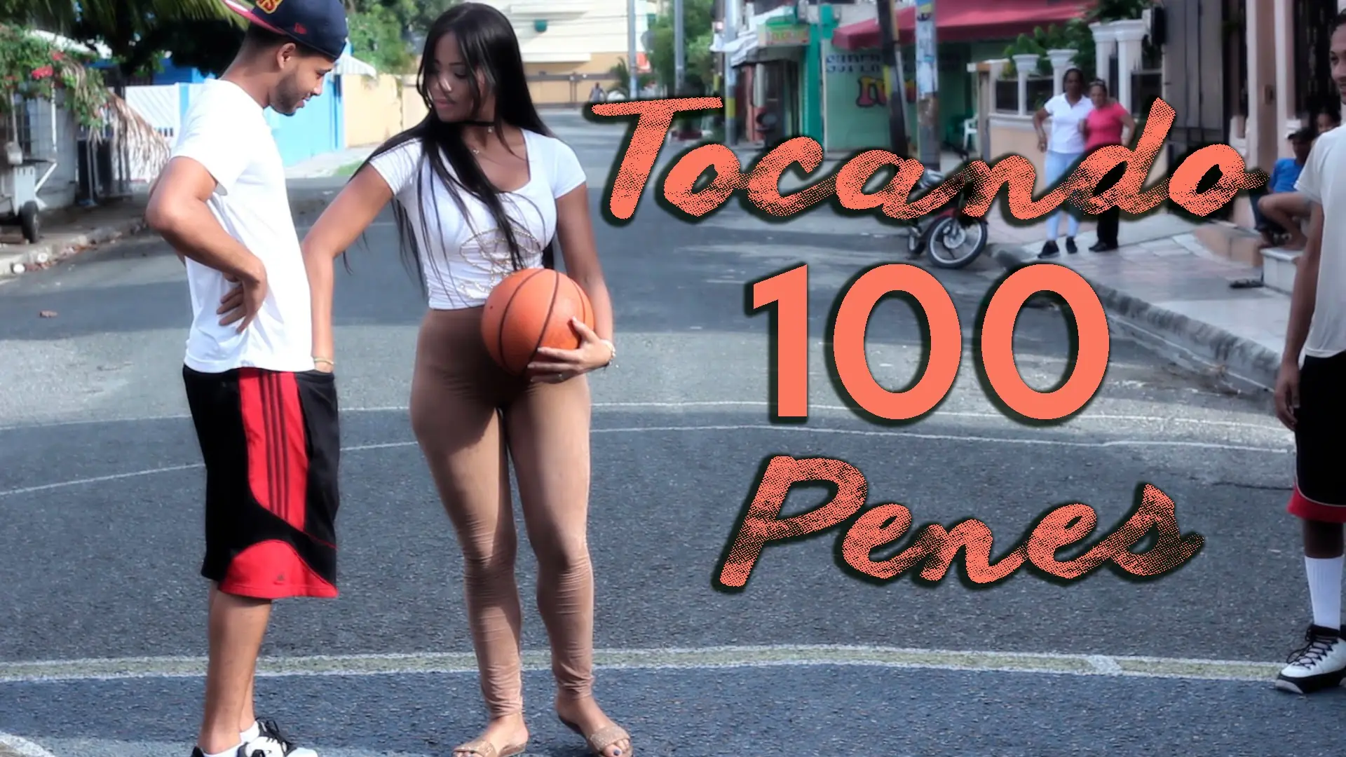 Dominicana de 16 años toca 100 penes en la calle!