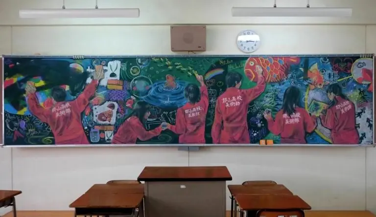Maestro japonés sorprende a sus alumnos con su arte Maestro japonés sorprende a sus alumnos con su arte