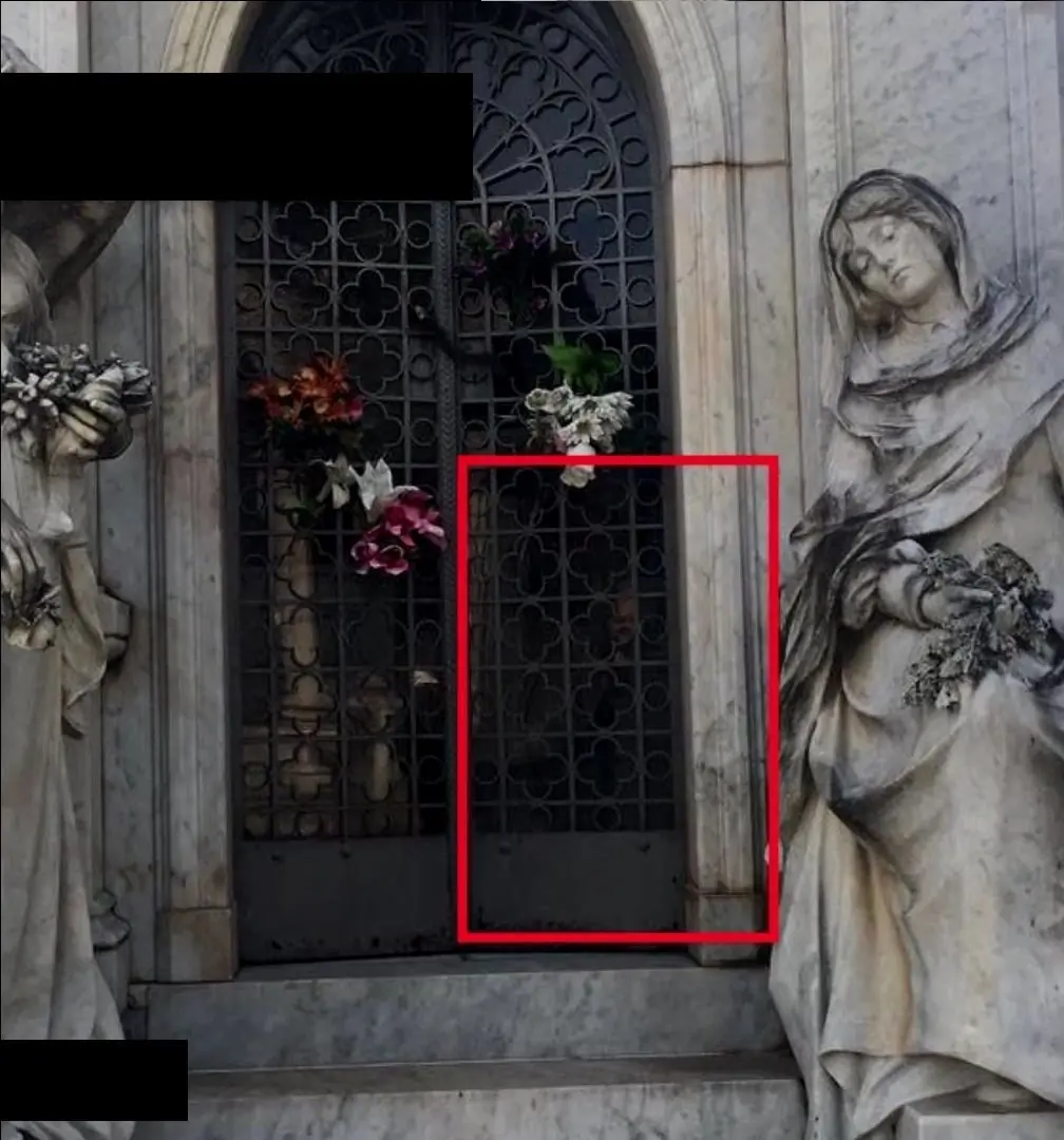 Niños fantasmas en el cementerio de Salto, Uruguay (2016) Niños fantasmas en el cementerio de Salto, Uruguay (2016)