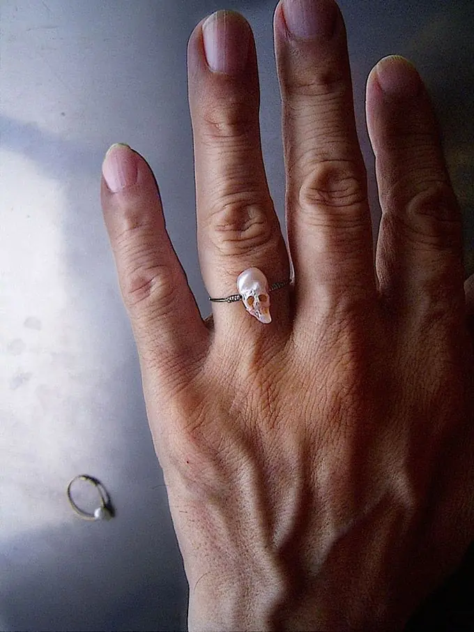Perlas convertidas en calaveras