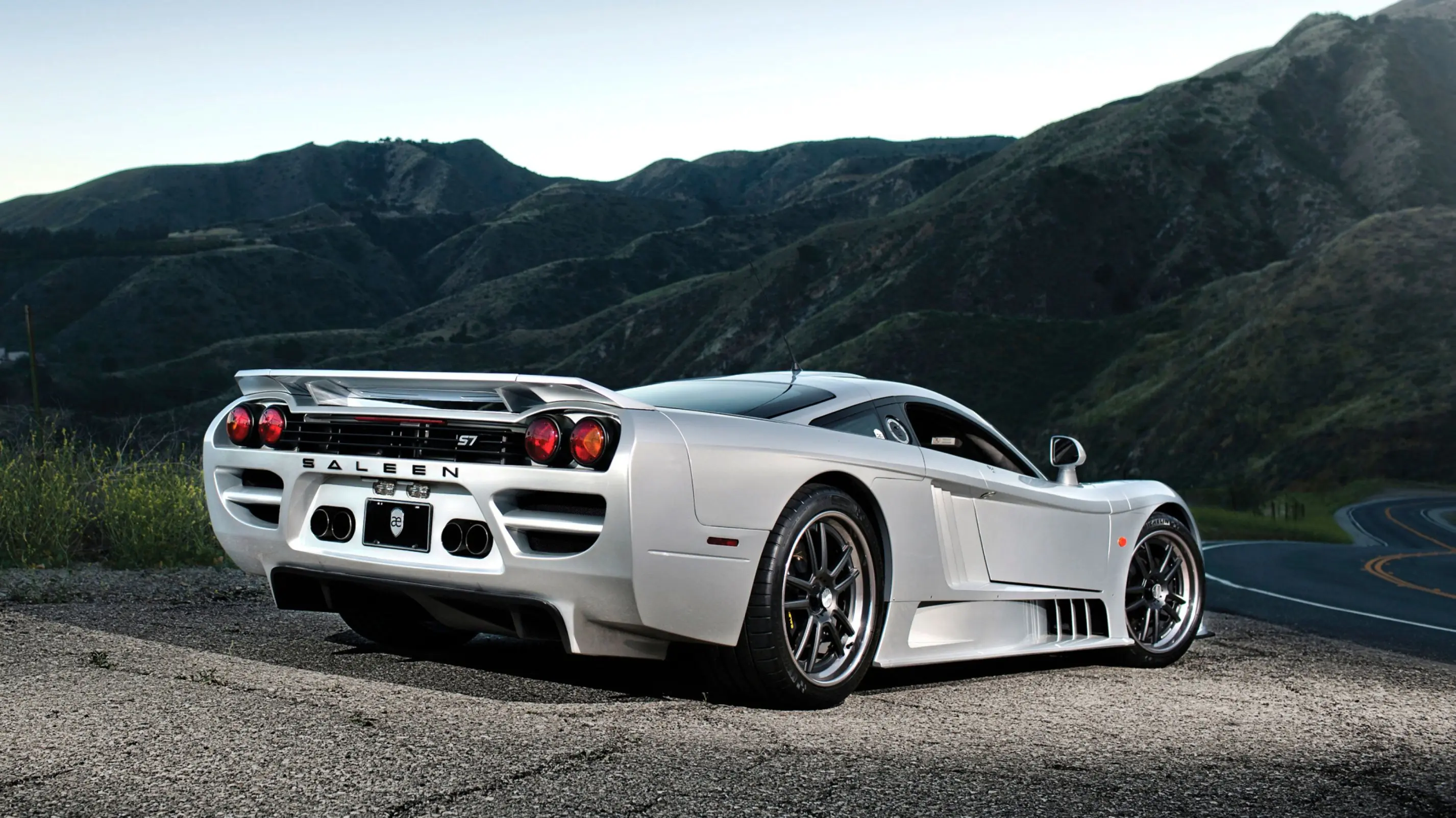 mi superdeportivo americano favorito el Saleen S7