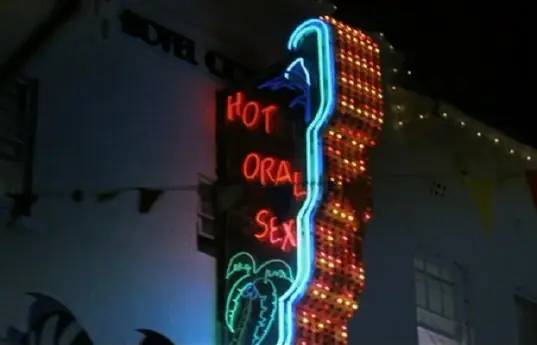 Mira estos 24 carteles de neón, algo esta mal