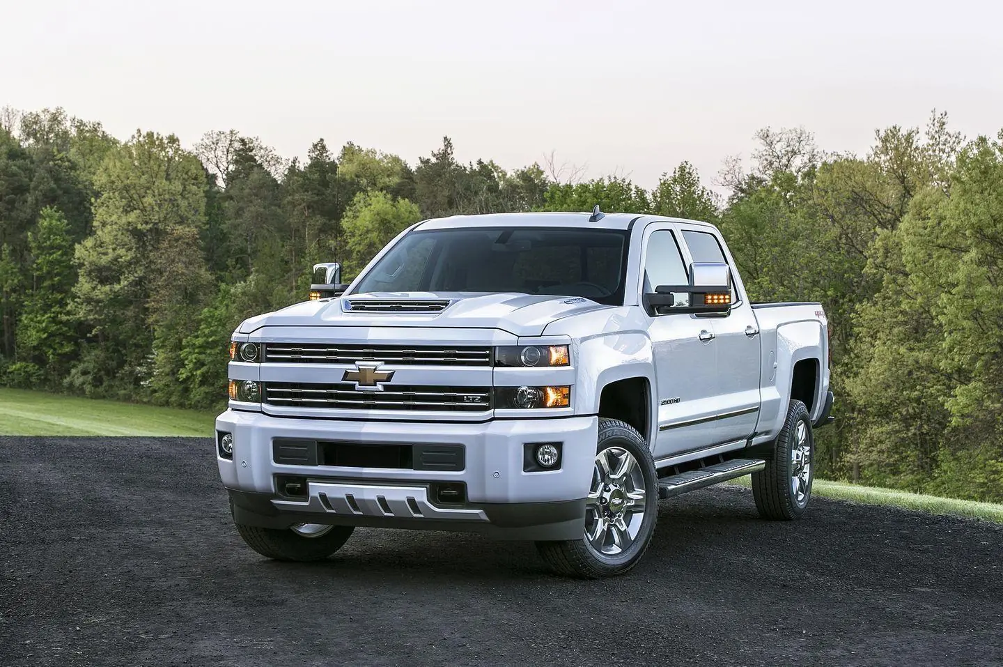 nueva Chevrolet Silverado Heavy Duty con 445cv y 1234n,