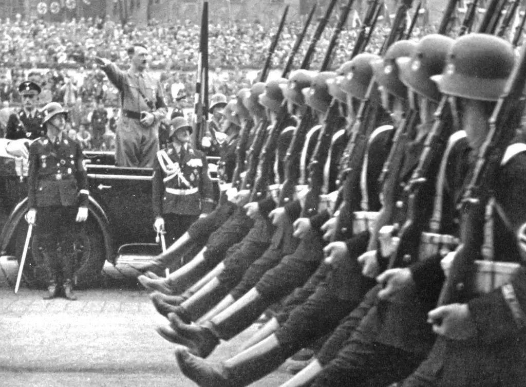 Frases, poemas nazis, repudiables y de ultra derecha