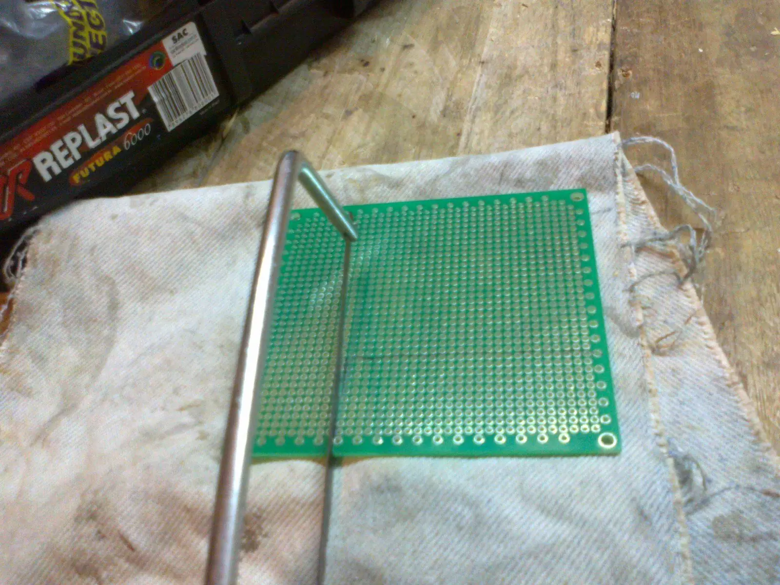 Construcción de fuente regulada para pedales