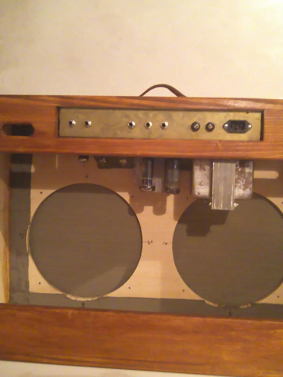 Construi amplificadores valvulares de 50W y 3W.