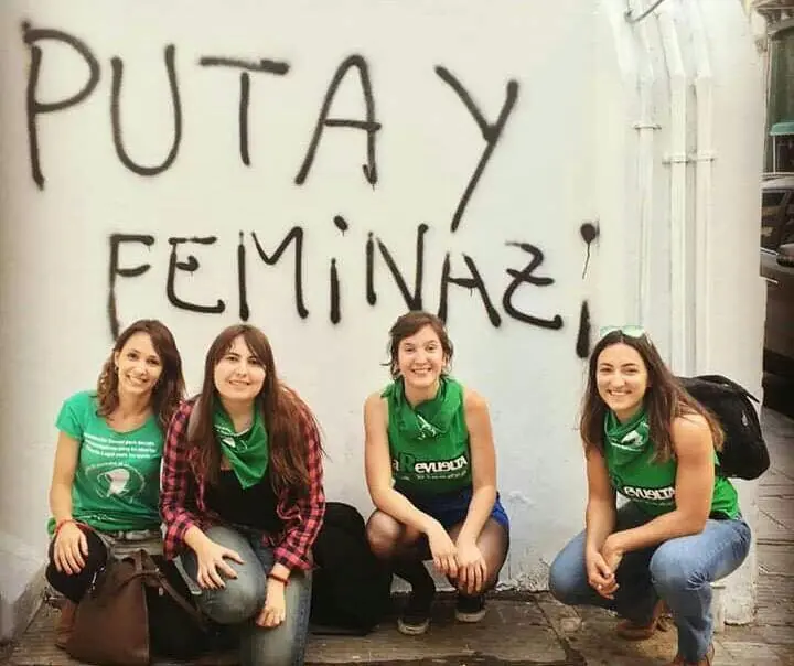 Las feministas rompen, Rosario paga.