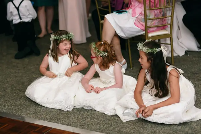 Maestra de educación especial invita a toda clase a su boda