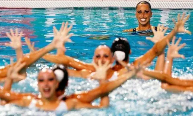 Estas 15 fotografías de nadadoras pueden cambiarle el rumbo