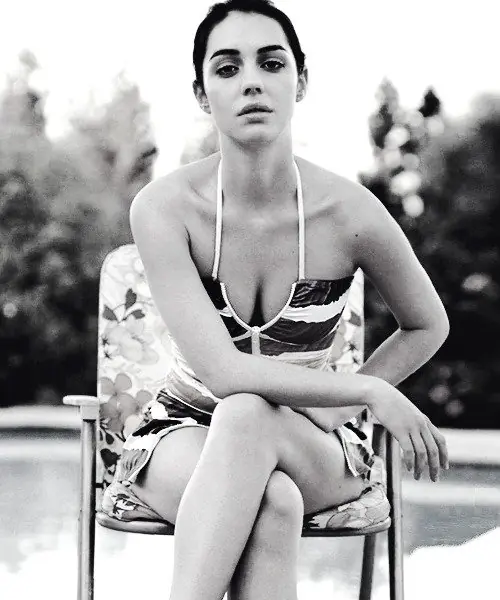 Adelaide Kane: La novia que todo Taringuero desearia tener