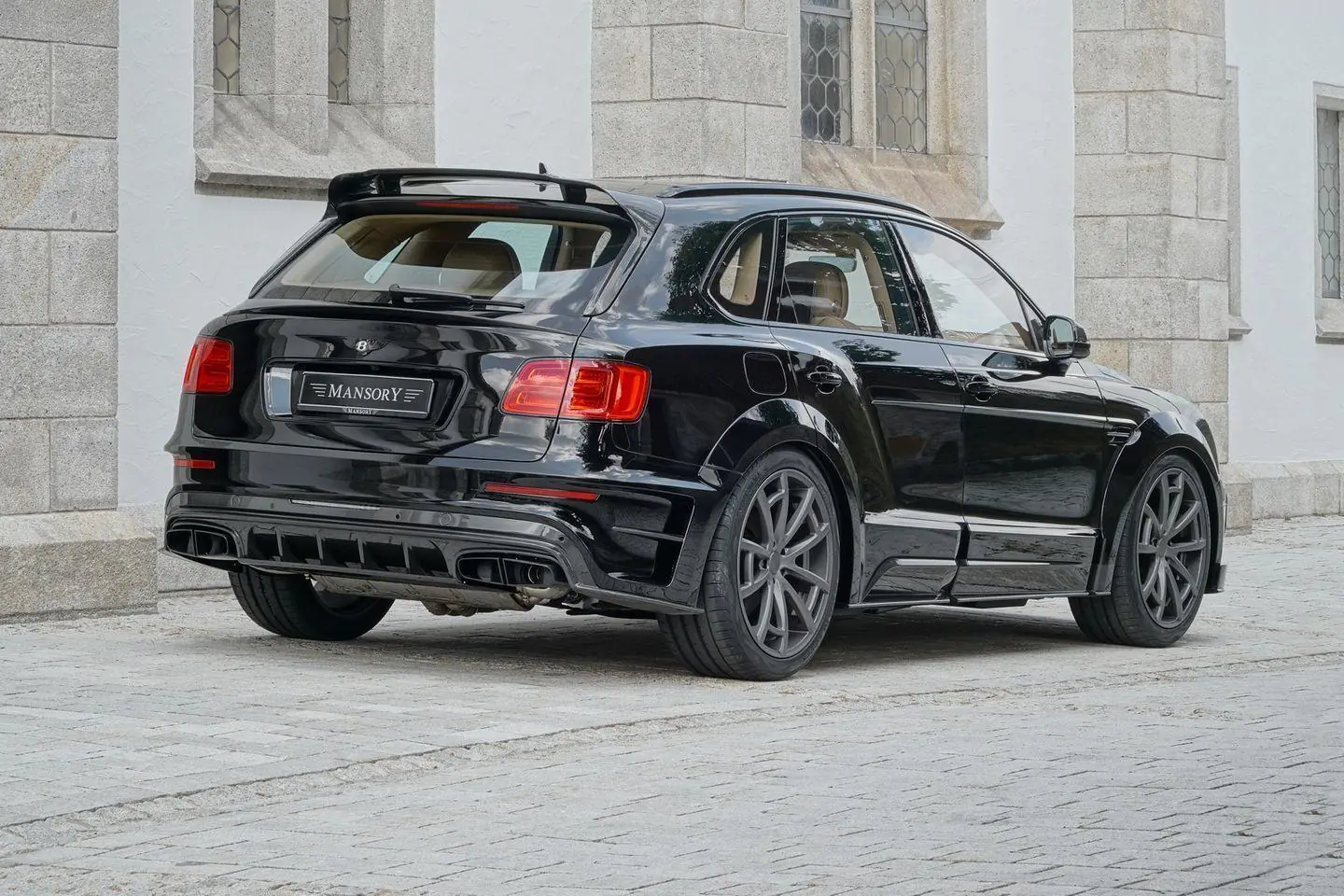Mansory modifica al Bentley Bentayga y ahora con 701cv