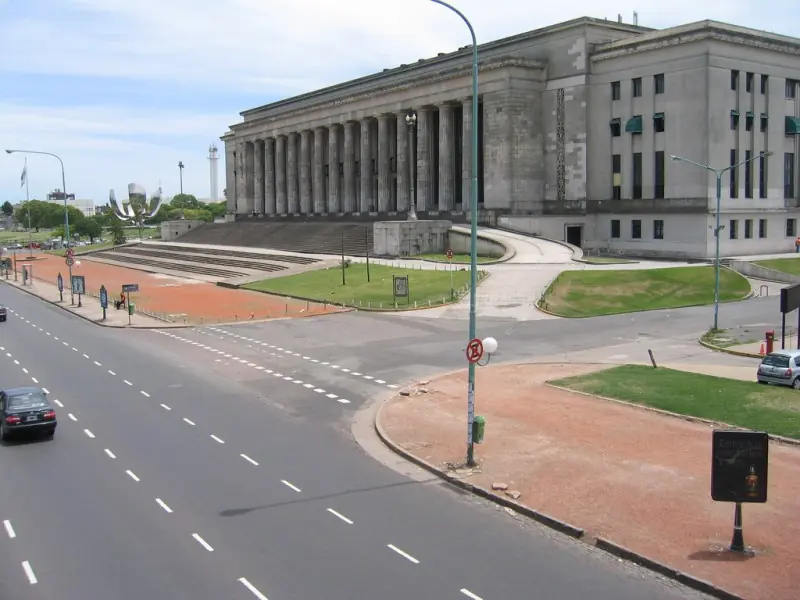 La Universidad crece poco