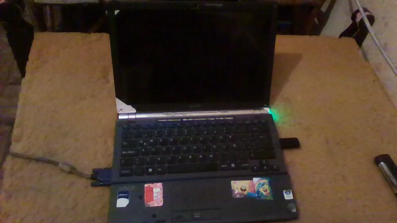 Me regalaron 2 netbooks y pude arreglar la mas mala :v