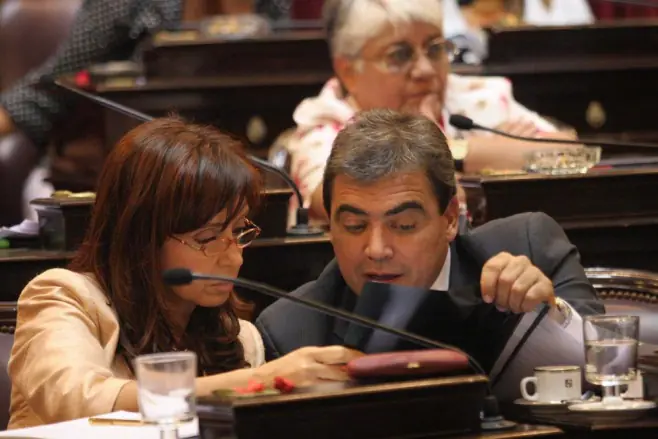 Senador K quería llevarse 30 mil dolares